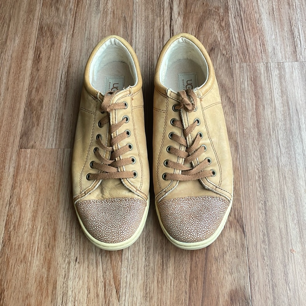 UGG Taya Oyster | Size 9 | Lightly used
